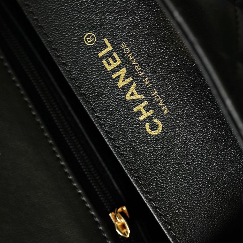 Classic Flap Lambskin Shoulder Bag in Black with Vintage Gold-Tone Hardware and Ball Charm, 17cm Premium Upgrade - 图片 9