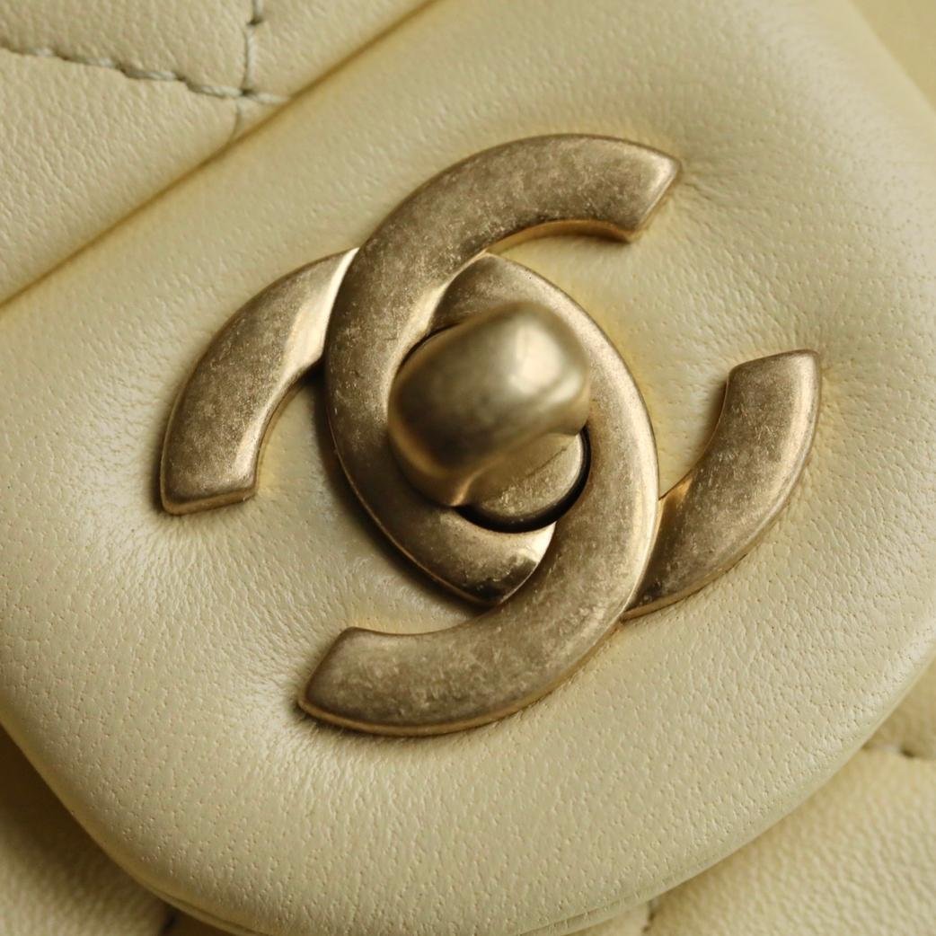 Classic Flap Lambskin Shoulder Bag in Cream Yellow with Vintage Gold Ball Detail, 20cm Premium Upgrade - 图片 3