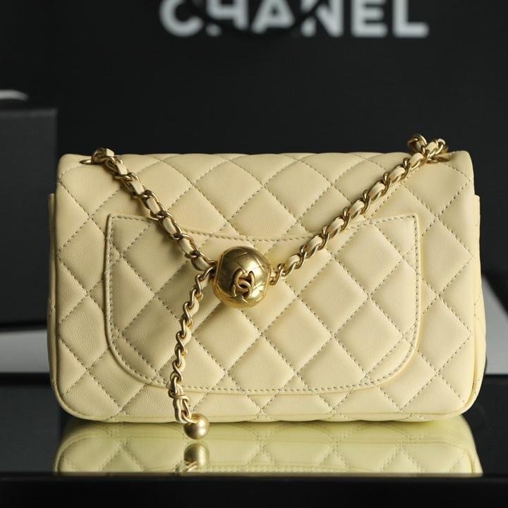Classic Flap Lambskin Shoulder Bag in Cream Yellow with Vintage Gold Ball Detail, 20cm Premium Upgrade - 图片 6