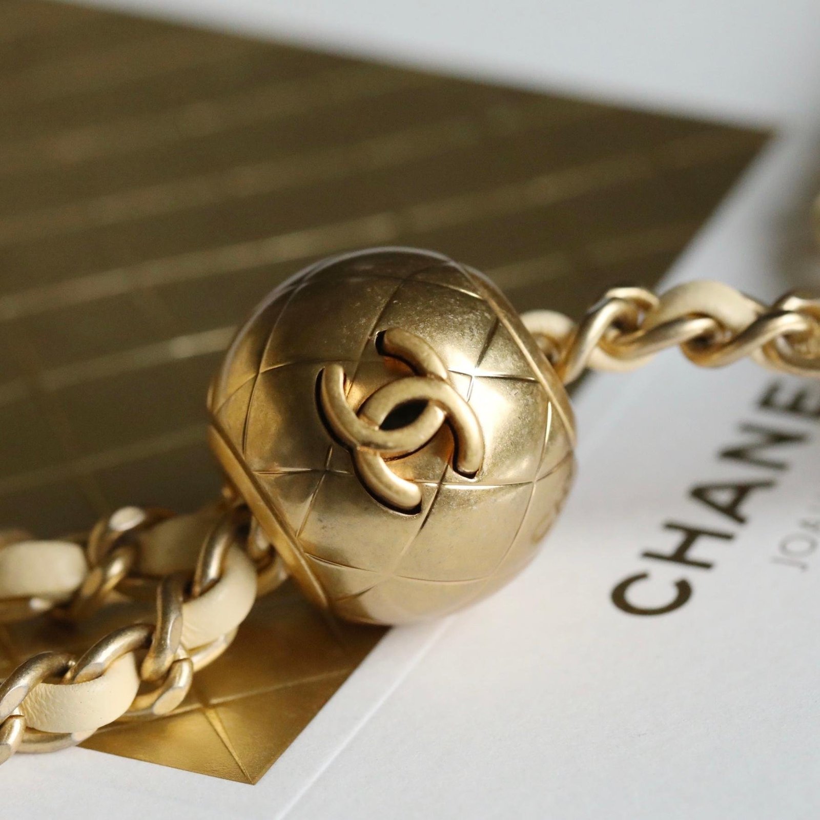 Classic Flap Lambskin Shoulder Bag in Cream Yellow with Vintage Gold Ball Detail, 20cm Premium Upgrade - 图片 7