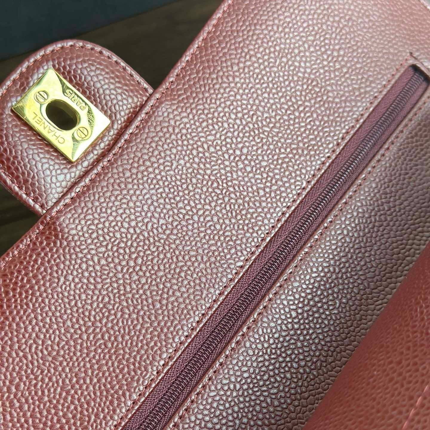 Upgraded Classic Flap Bag 25CM in Burgundy Caviar Calfskin Exterior & Lambskin Interior with Gold Hardware - 图片 5