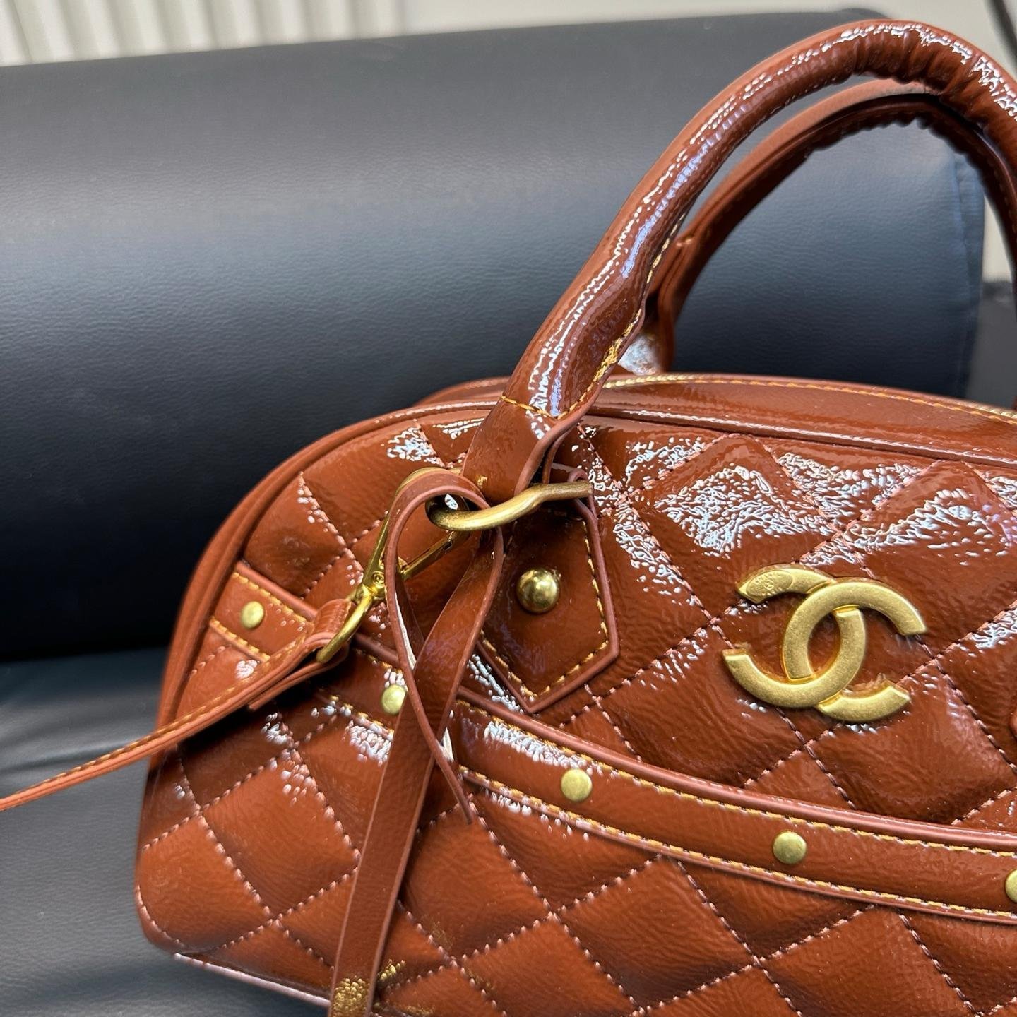 Glossy Quilted Patent Leather Bowling Bag – 28cm - 图片 6