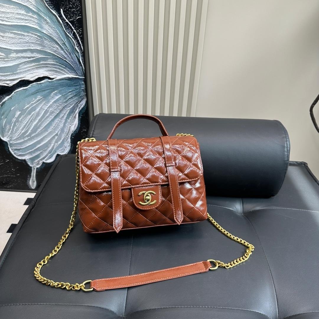 Glossy Patent Leather Messenger Bag – 26cm