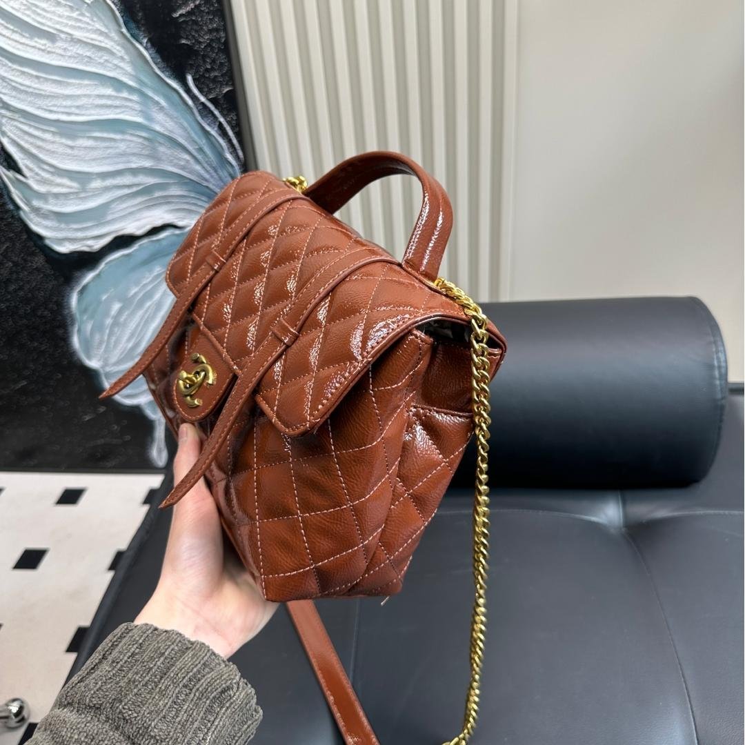 Glossy Patent Leather Messenger Bag – 26cm - 图片 6