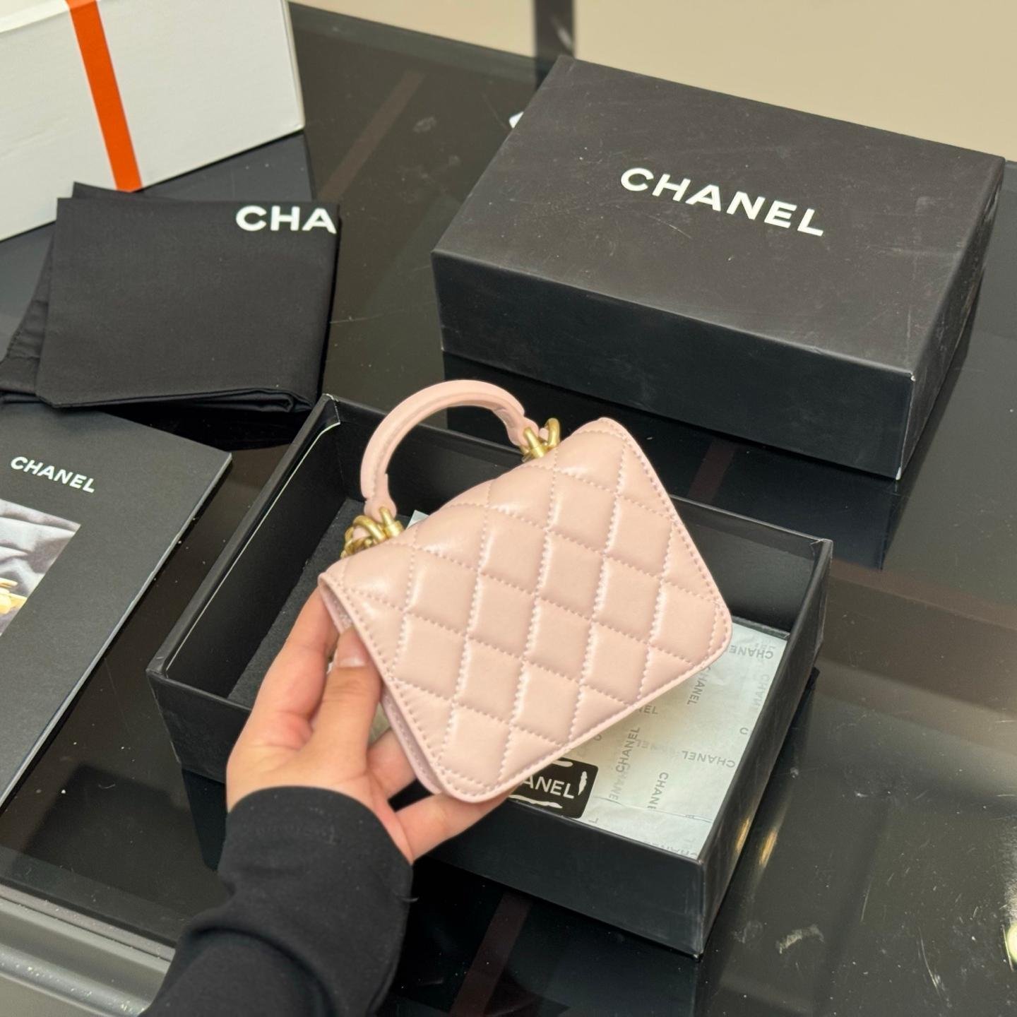 Mini Quilted Top Handle Bag in Blush Pink - 图片 7