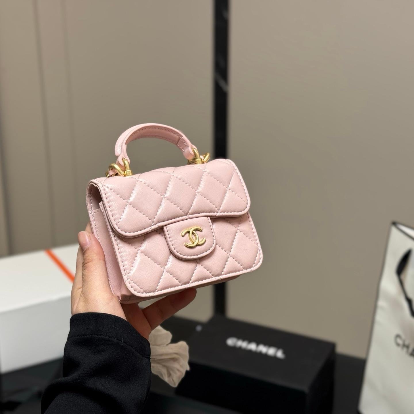 Mini Quilted Top Handle Bag in Blush Pink - 图片 9