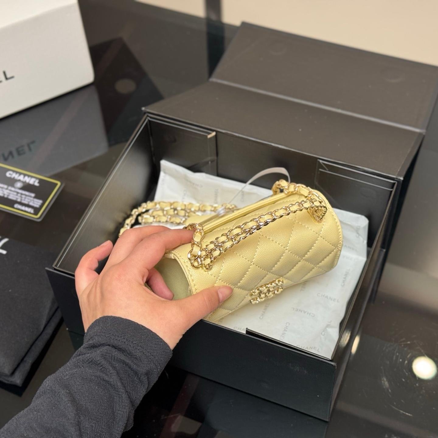 Mini Square Quilted Chain Bag in Blush Pink - 图片 3