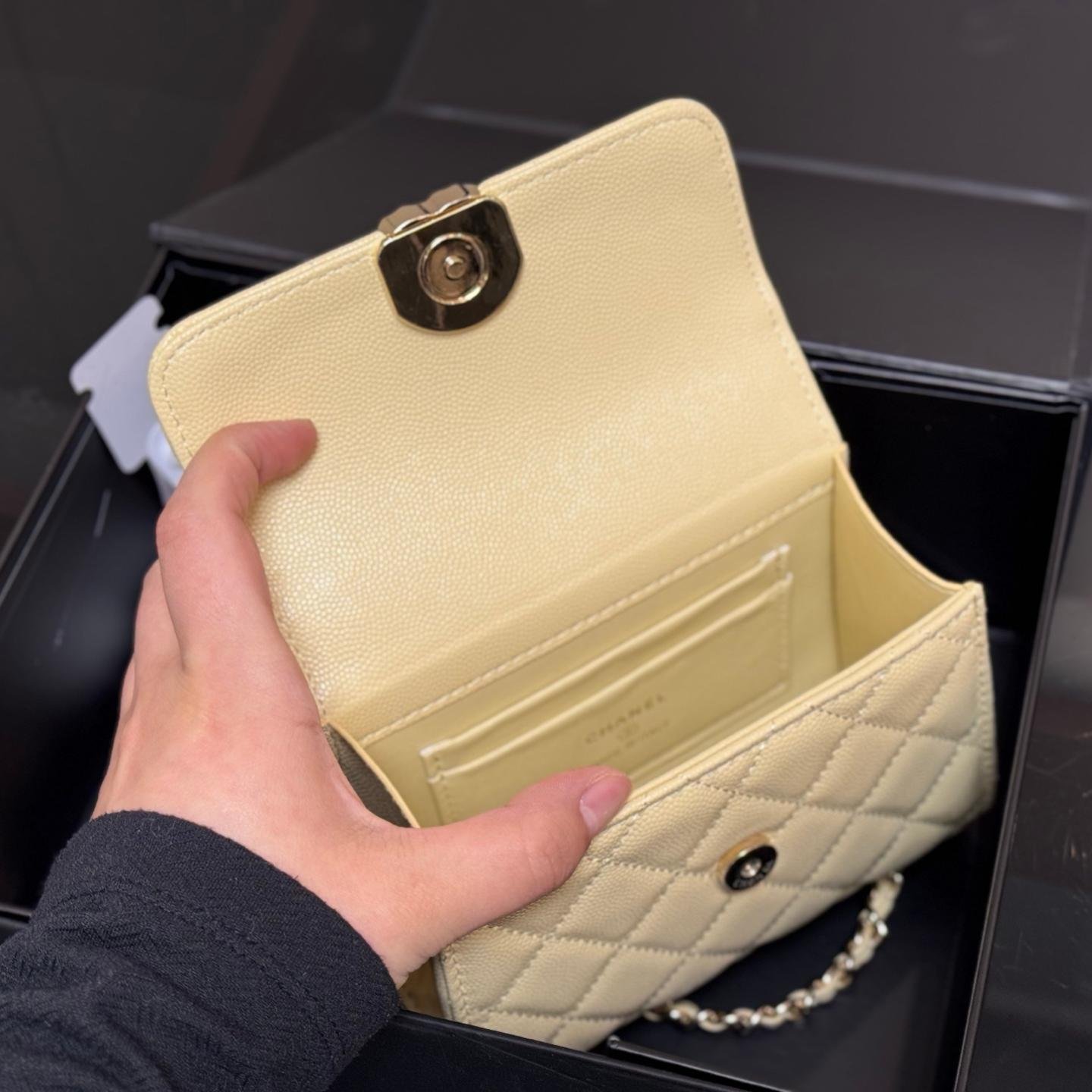 Mini Square Quilted Chain Bag in Blush Pink - 图片 4