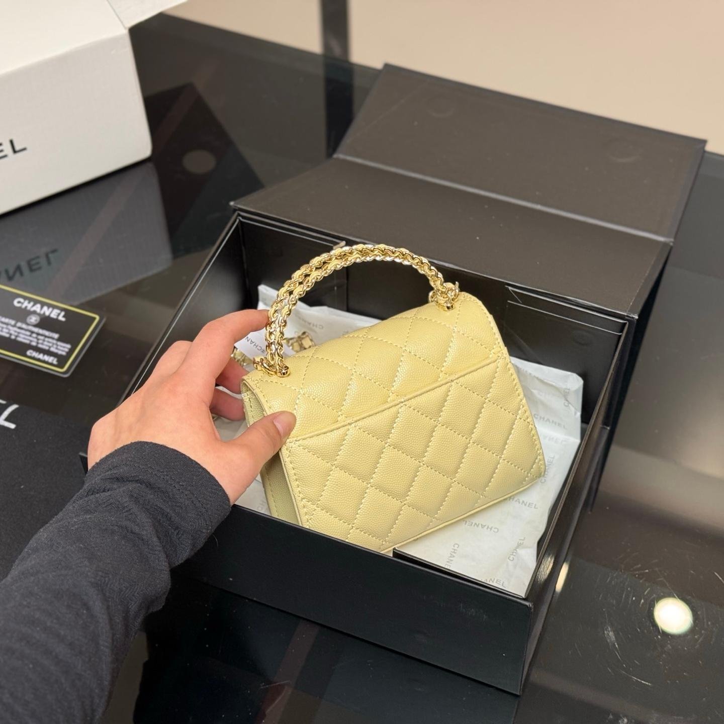 Mini Square Quilted Chain Bag in Blush Pink - 图片 7