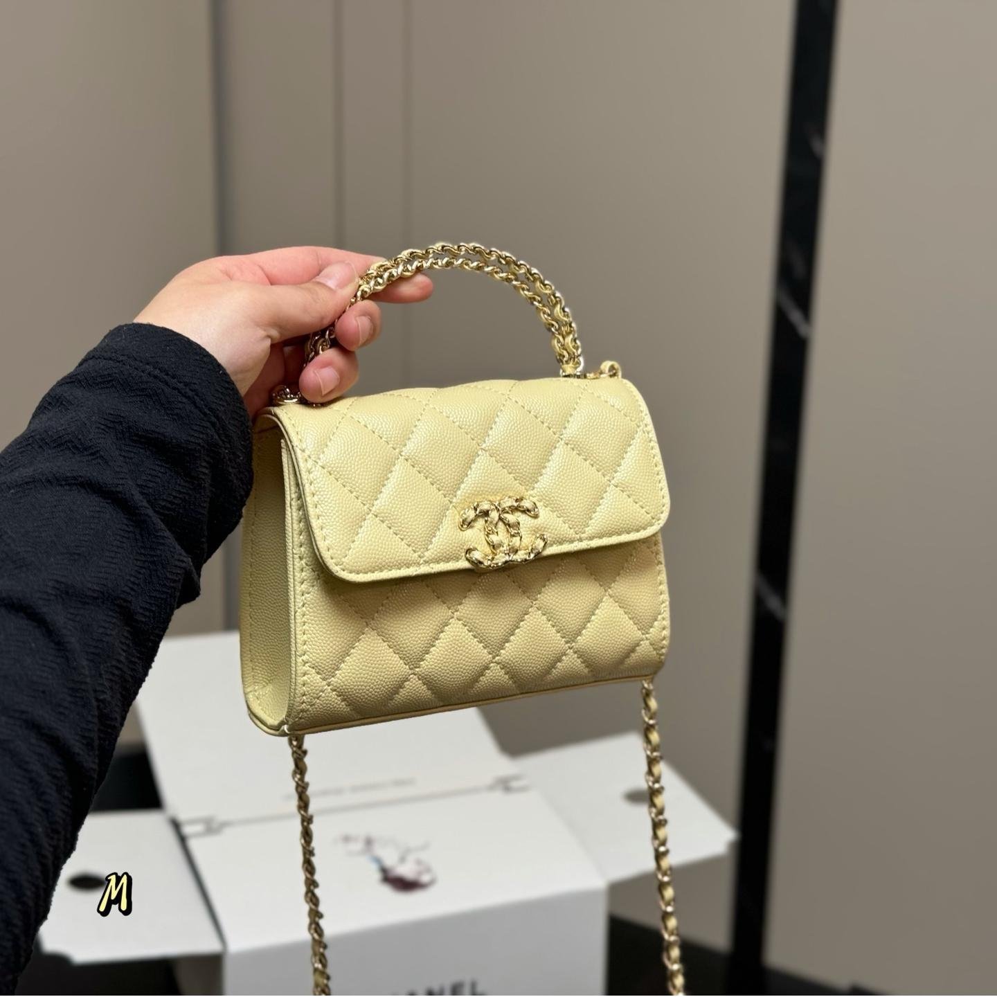 Mini Square Quilted Chain Bag in Blush Pink - 图片 9