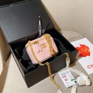 Mini Heart Charm Box Bag in Quilted Leather – 12cm