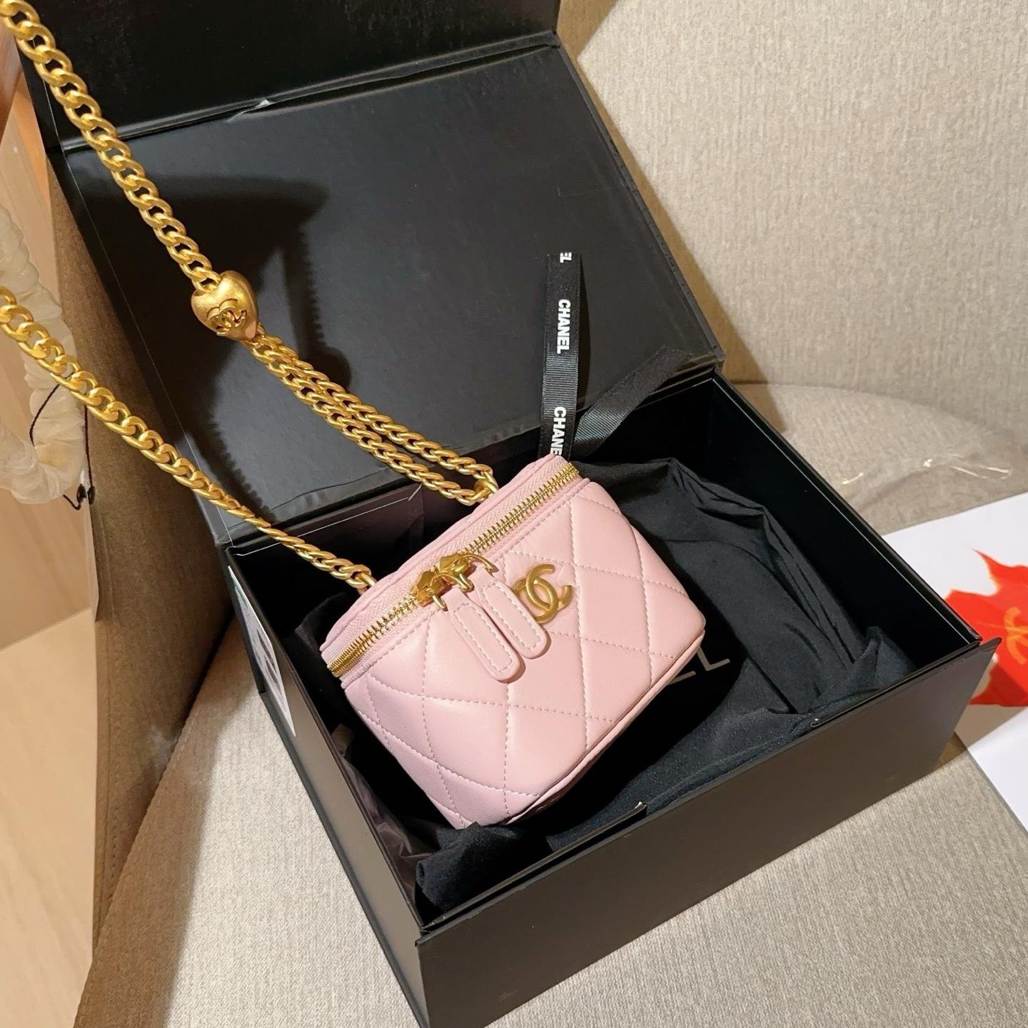 Mini Heart Charm Box Bag in Quilted Leather – 12cm - 图片 2