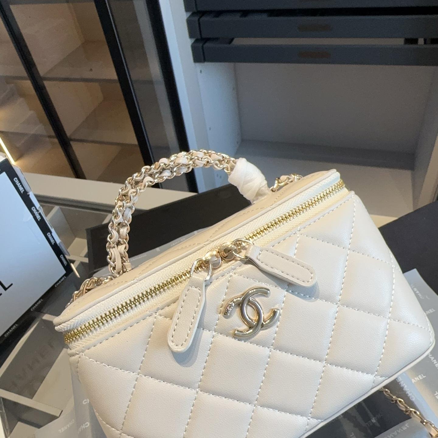 White Leather Vanity Box Bag with Mirror – Mini & Medium - 图片 4
