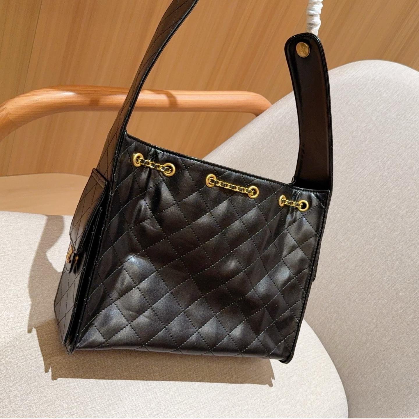 Black Drawstring Leather Hobo Bag – Modern Bucket Silhouette 30CM - 图片 4