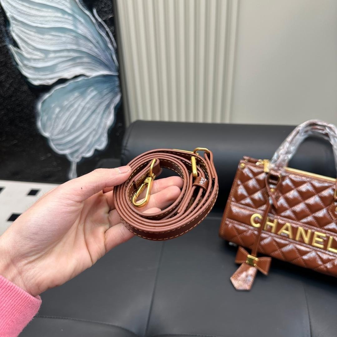 Glossy Quilted Patent Leather Tote Bag – 28cm - 图片 6