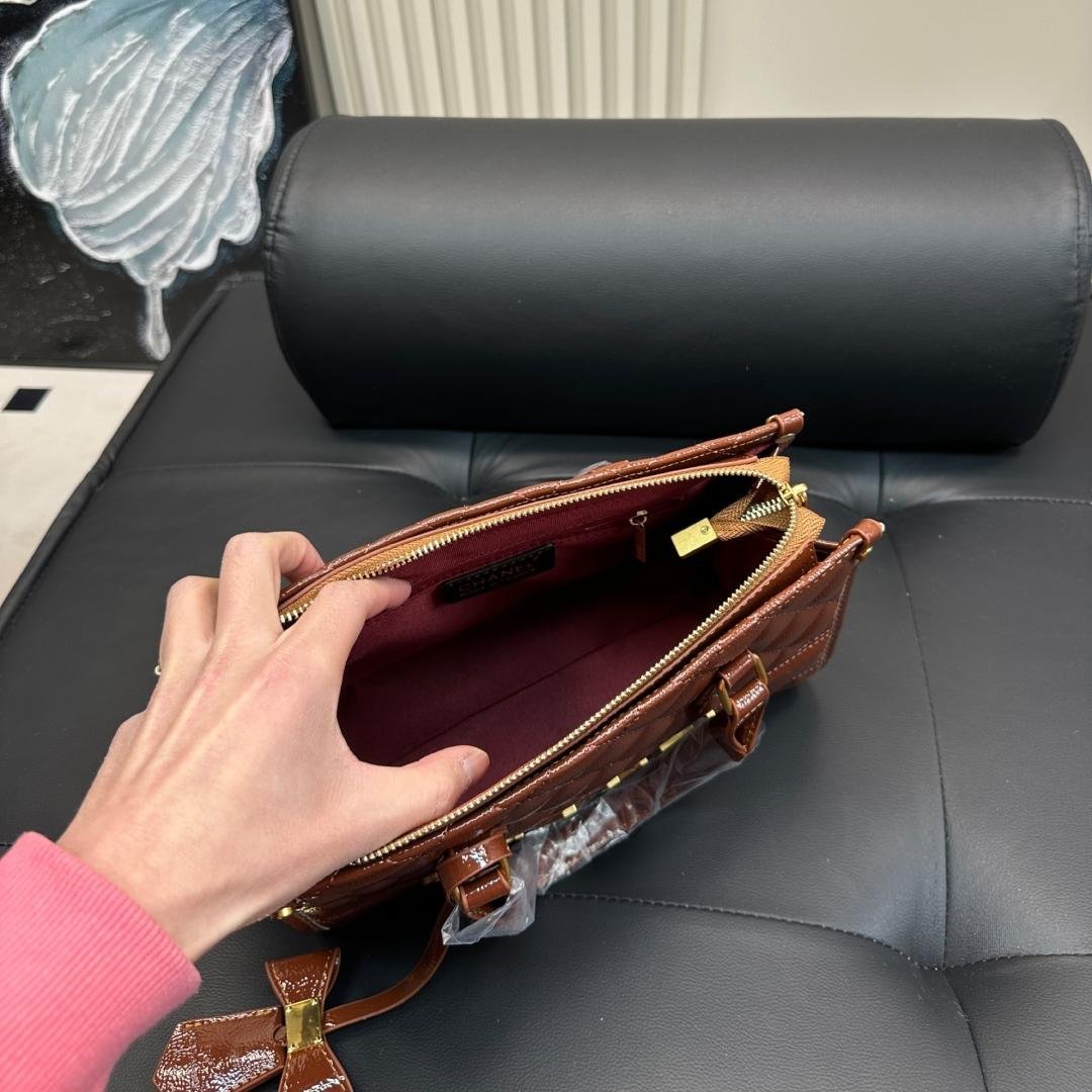 Glossy Quilted Patent Leather Tote Bag – 28cm - 图片 8