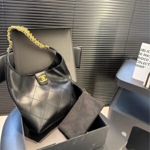 Classic Leather Tote Shoulder Bag – Gold Chain Accent, 21cm