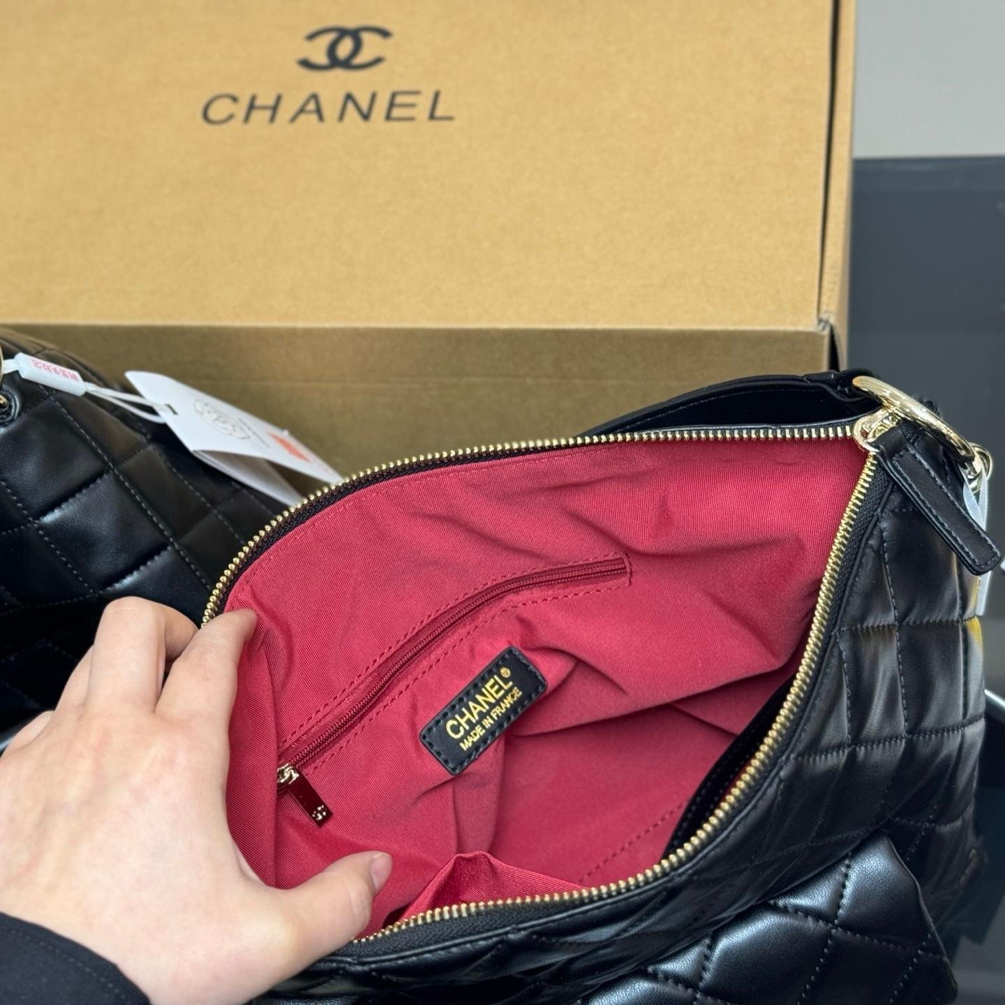 Soft Quilted Leather Hobo Bag – Artisanal Touch with Slouchy Elegance 38CM/30CM - 图片 3