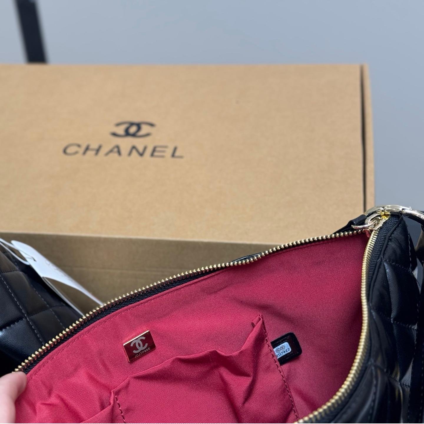 Soft Quilted Leather Hobo Bag – Artisanal Touch with Slouchy Elegance 38CM/30CM - 图片 4