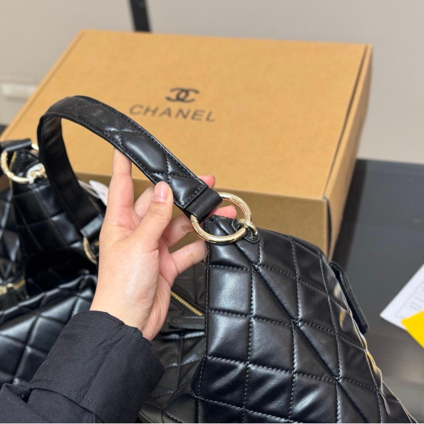 Soft Quilted Leather Hobo Bag – Artisanal Touch with Slouchy Elegance 38CM/30CM - 图片 7