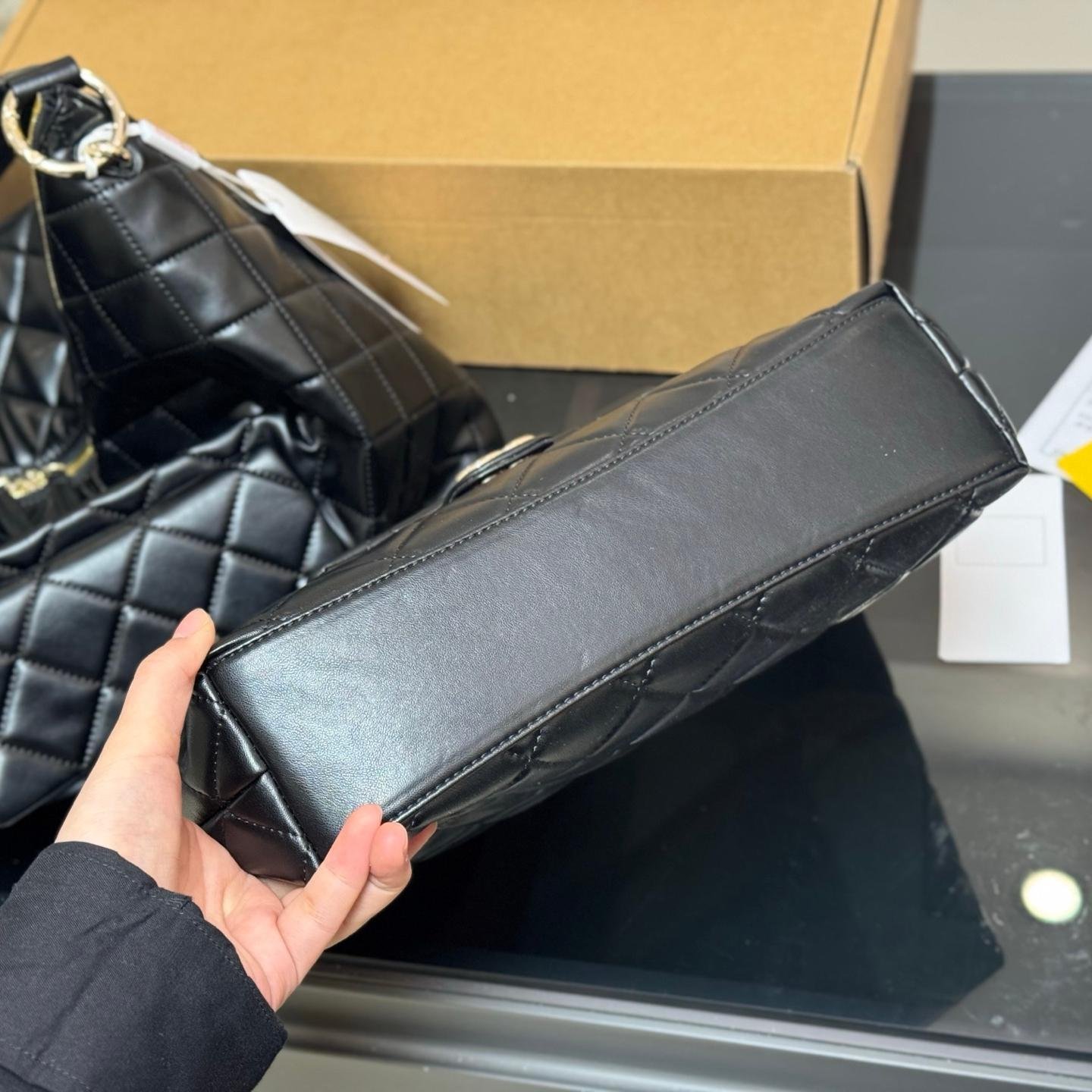 Soft Quilted Leather Hobo Bag – Artisanal Touch with Slouchy Elegance 38CM/30CM - 图片 8