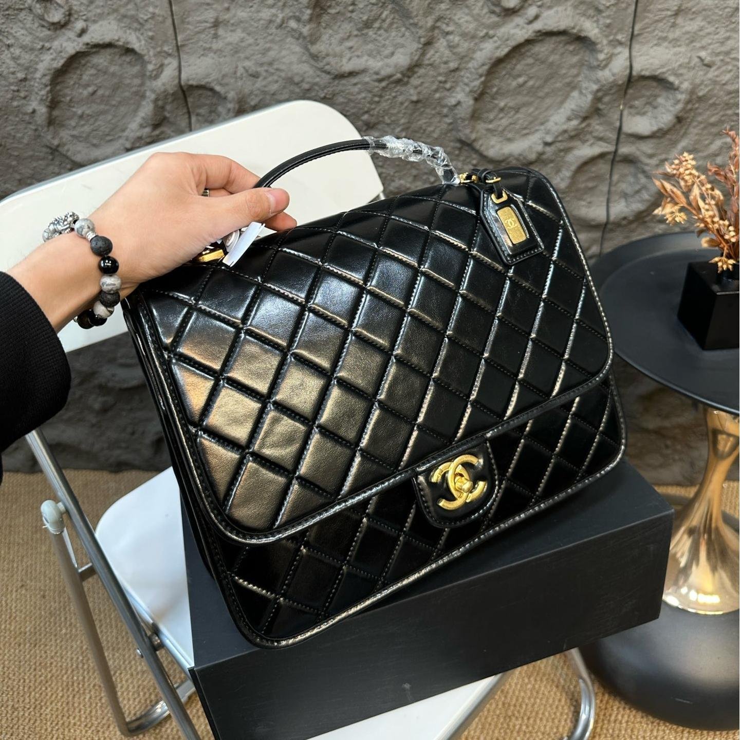 Classic Quilted Leather Backpack – Polished Black 30CM - 图片 2