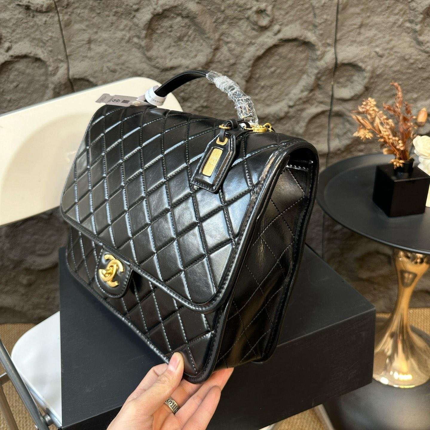 Classic Quilted Leather Backpack – Polished Black 30CM - 图片 3