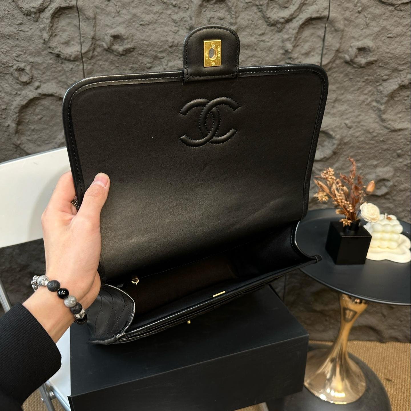 Classic Quilted Leather Backpack – Polished Black 30CM - 图片 9
