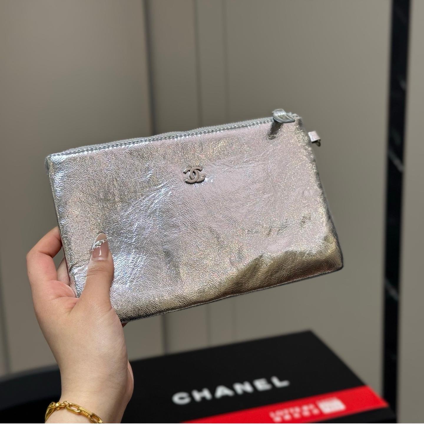 Soft Metallic Drawstring Tote – Vintage Silver 38CM - 图片 3