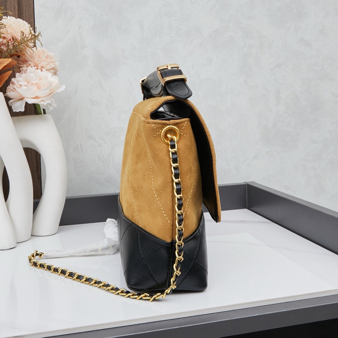 Chanel Coco Base Top Handle Flap Bag- Matte Grey Suede & Quilted Leather - 图片 2