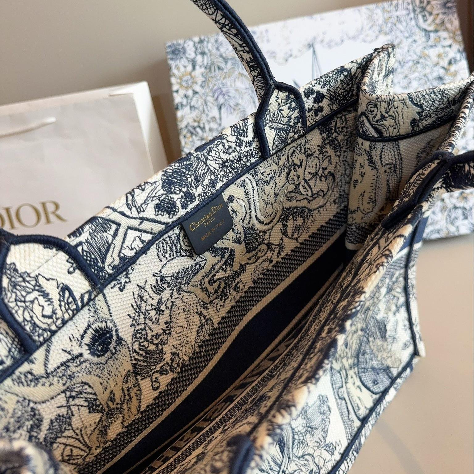 Dior Book Tote in Black & White Paris Allover Embroidered Canvas – Available in 36CM & 41CM - 图片 9
