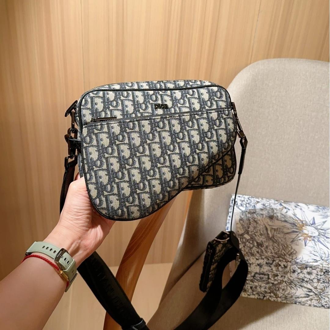 Dior-Inspired Saddle Camera Bag – 3-in-1 Oblique Monogram Crossbody 25cm - 图片 3