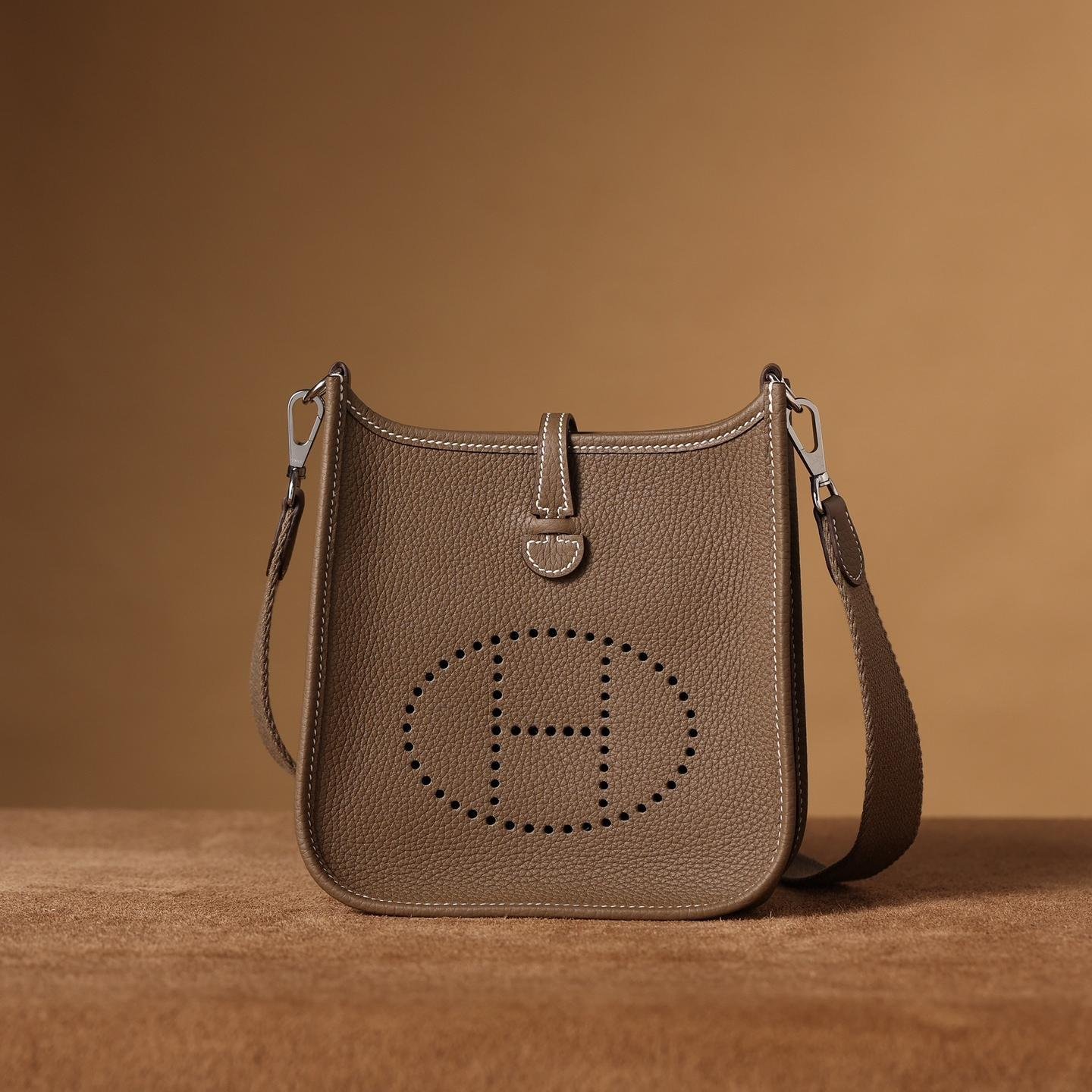 Evelyne Epsom Elephant Grey Silver Hardware 18CM