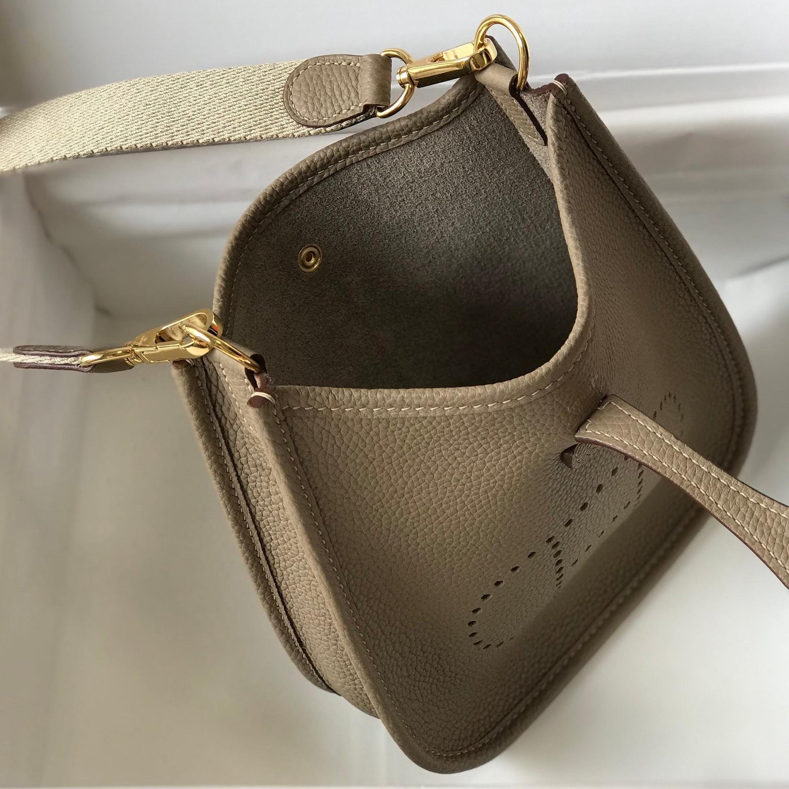 Evelyne Trench Grey Togo Leather Gold Hardware 18CM - 图片 9