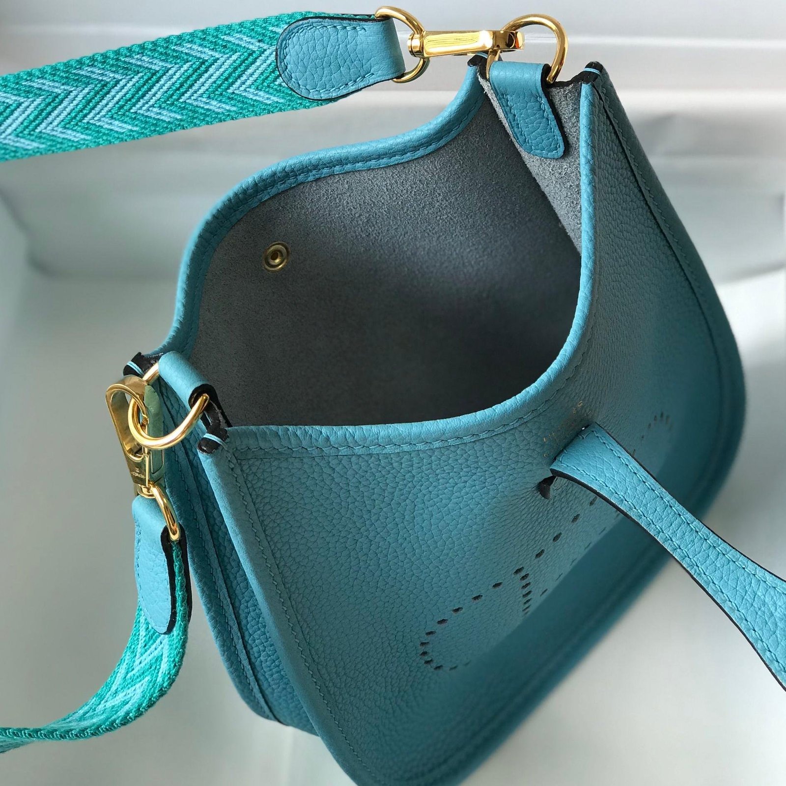 Evelyne Northern Blue Togo Leather Gold Hardware 18CM - 图片 9