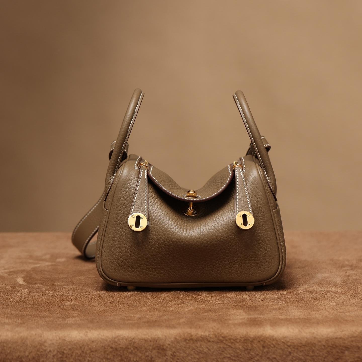 Lindy Elephant Grey TC Leather with Gold Hardware 19CM