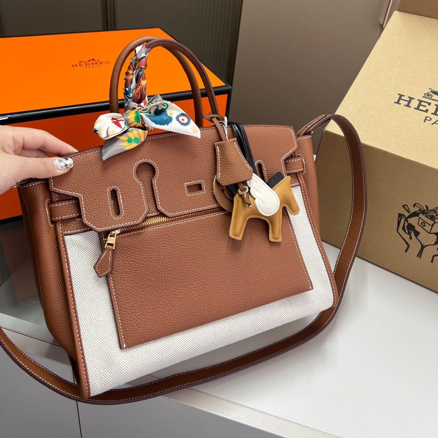 Birkin In & Out 30 in Canvas and Clemence Leather – Iconic Silhouette, Inside-Out Charm - 图片 2