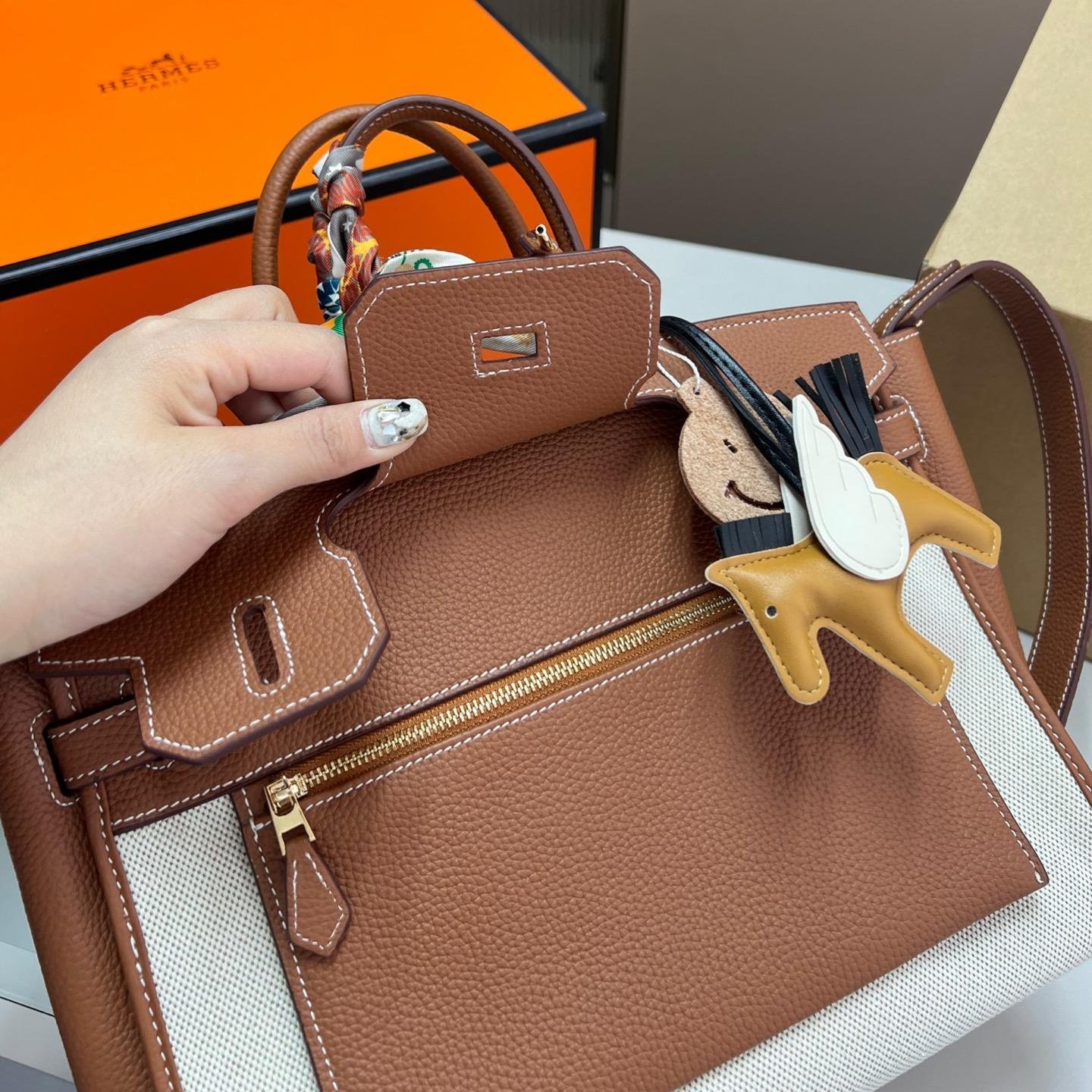 Birkin In & Out 30 in Canvas and Clemence Leather – Iconic Silhouette, Inside-Out Charm - 图片 3