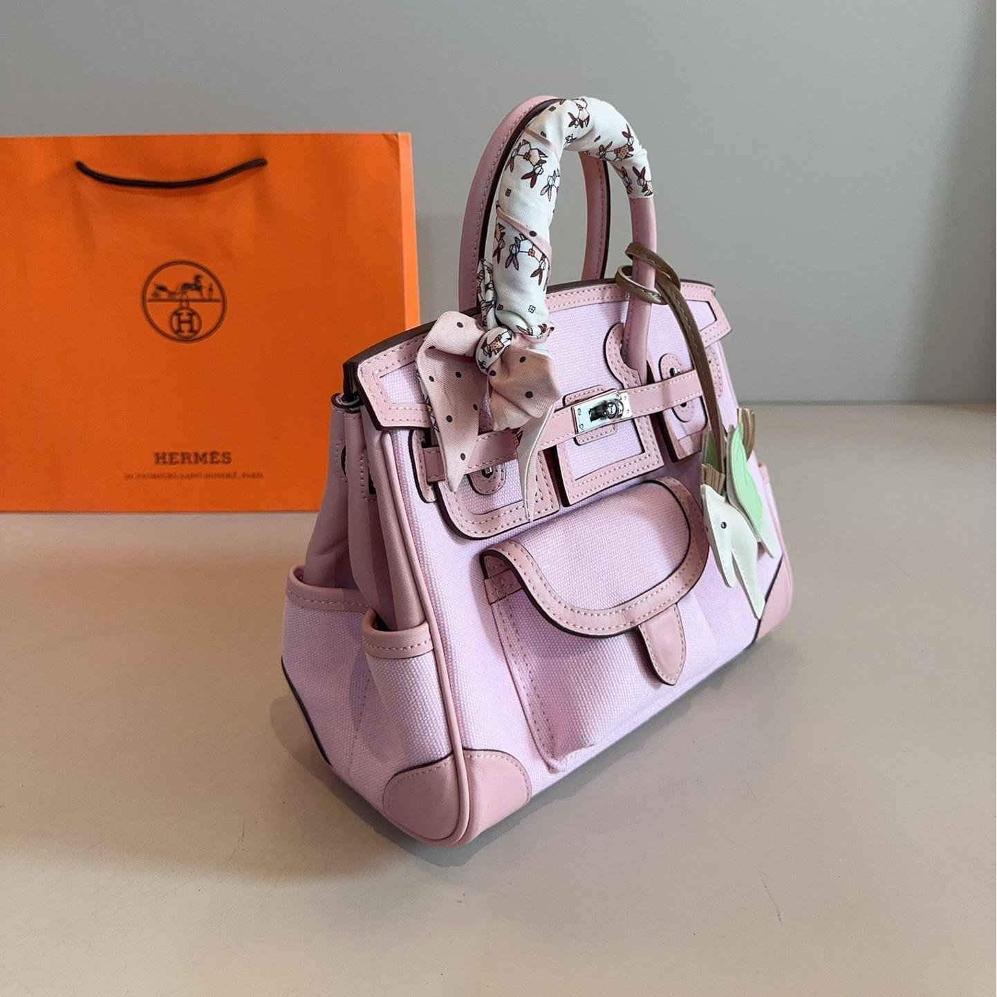 Hermès Cargo Kelly Bag in Sakura Pink – Canvas & Calfskin Top Handle 25cm - 图片 2