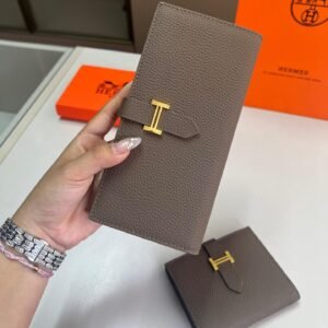 Hermès H-Buckle Leather Wallet – Timeless Slim Cardholder in Grained Calfskin