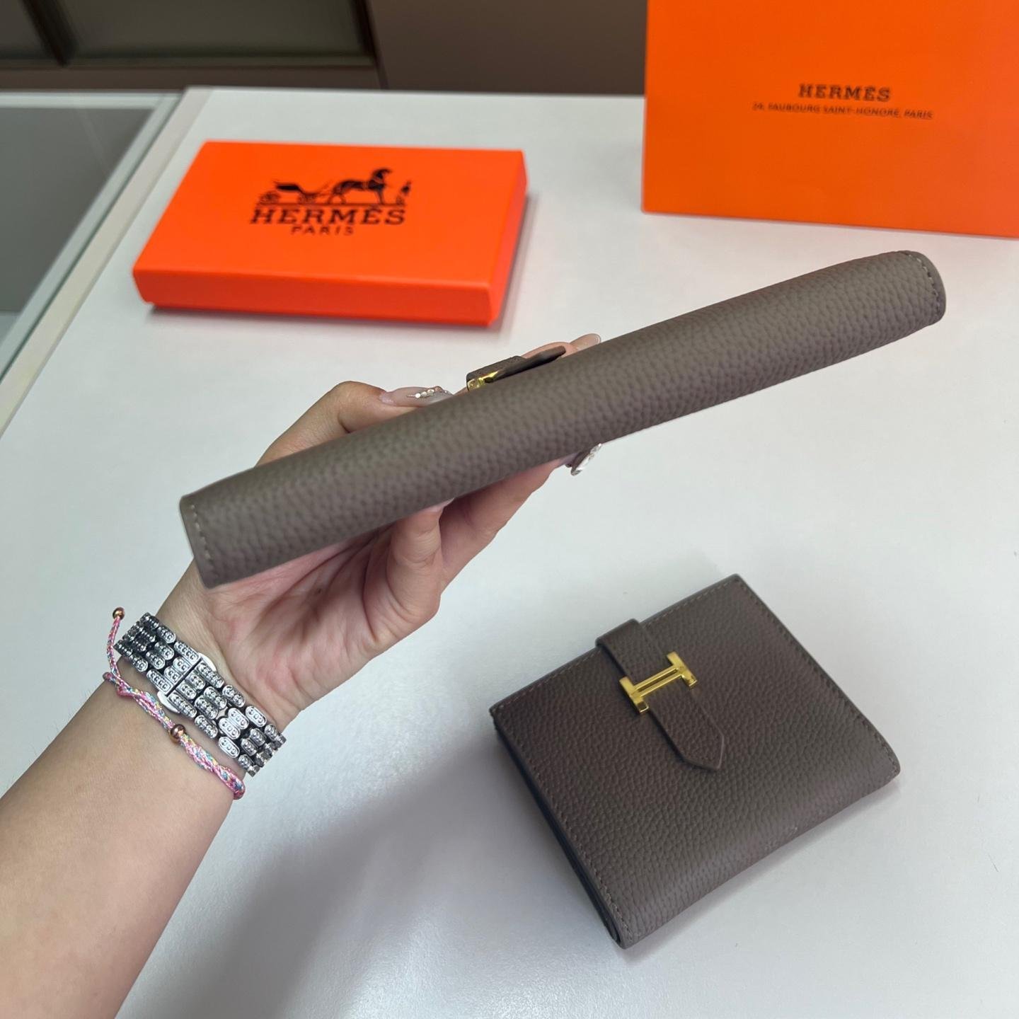 Hermès H-Buckle Leather Wallet – Timeless Slim Cardholder in Grained Calfskin - 图片 3