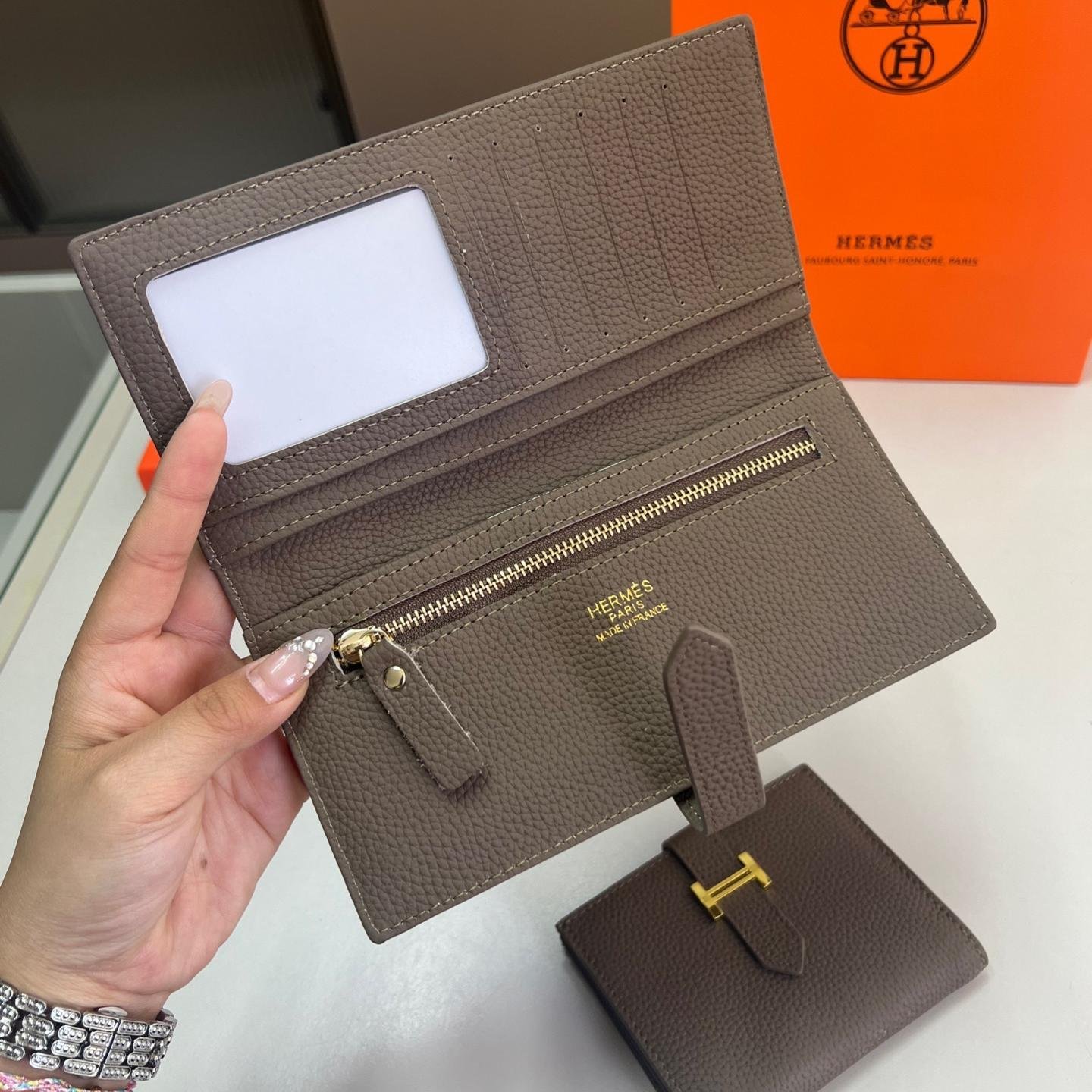 Hermès H-Buckle Leather Wallet – Timeless Slim Cardholder in Grained Calfskin - 图片 6