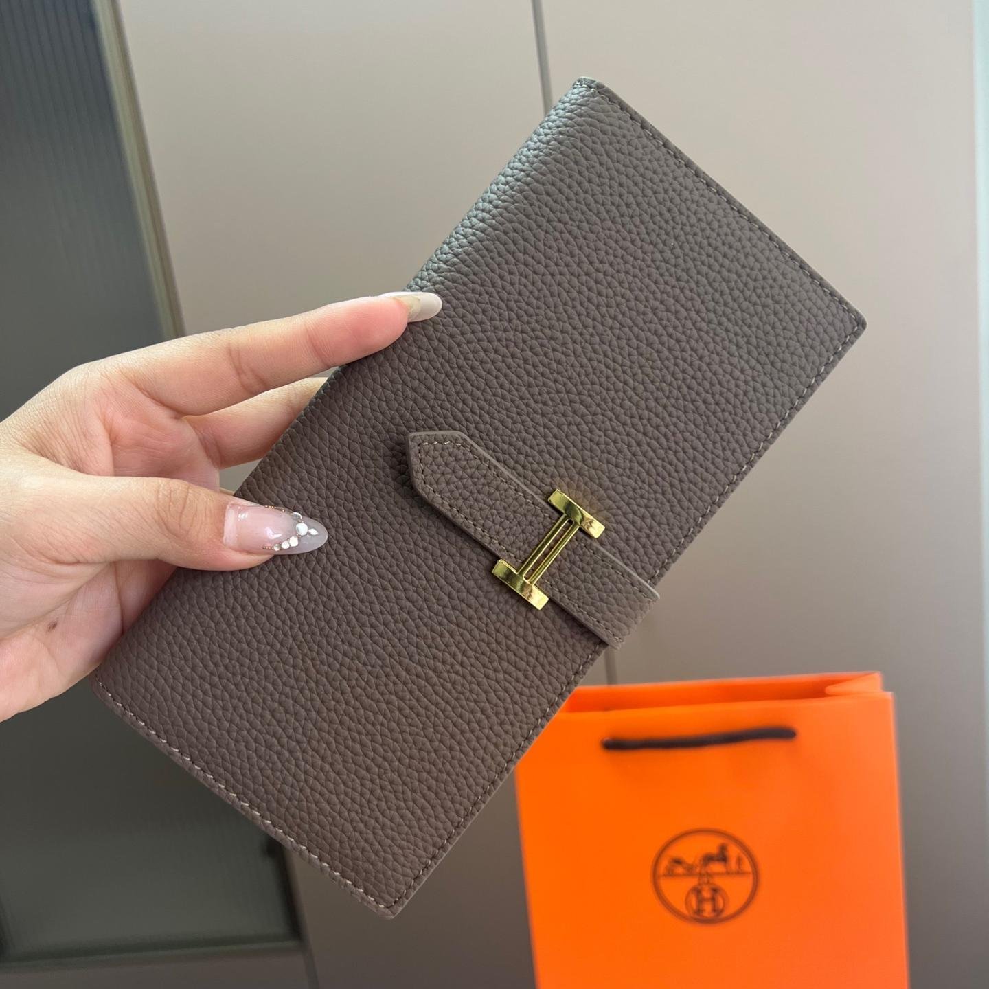 Hermès H-Buckle Leather Wallet – Timeless Slim Cardholder in Grained Calfskin - 图片 7