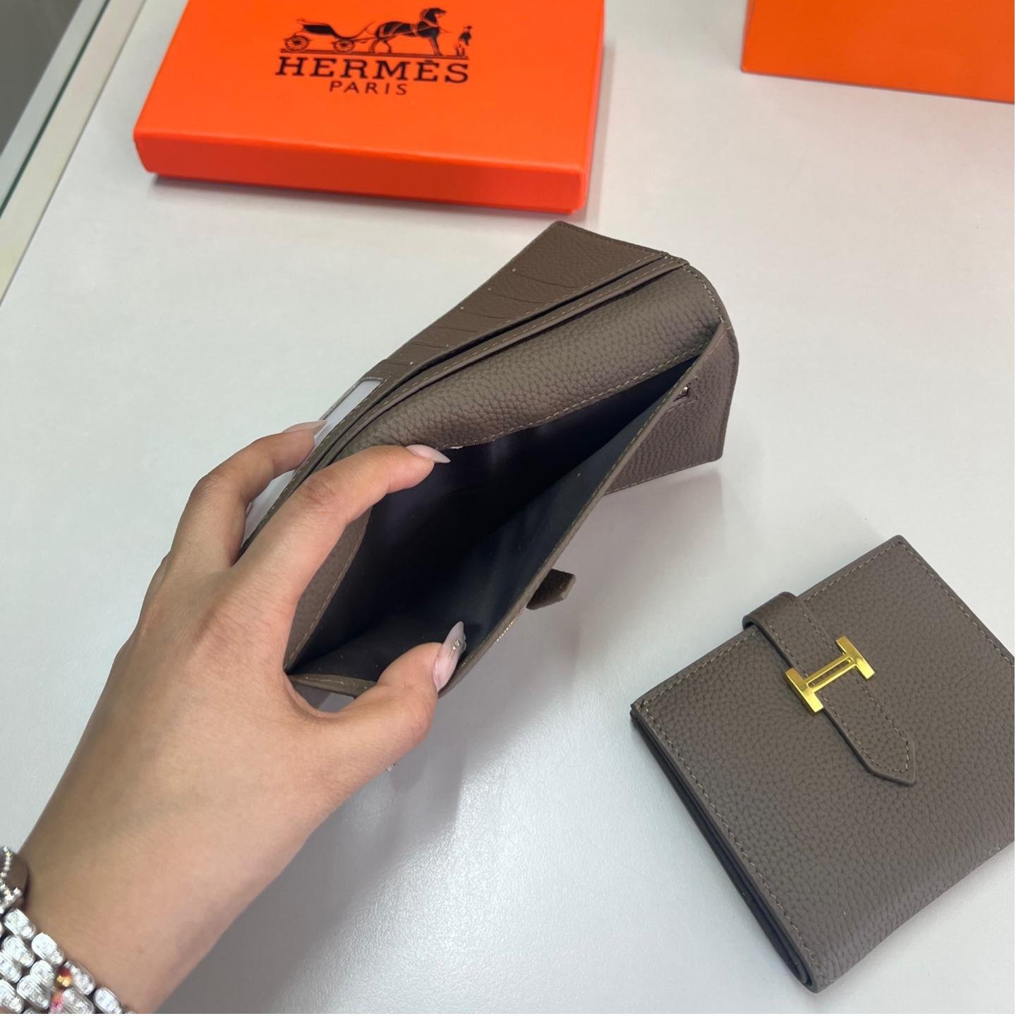 Hermès H-Buckle Leather Wallet – Timeless Slim Cardholder in Grained Calfskin - 图片 9