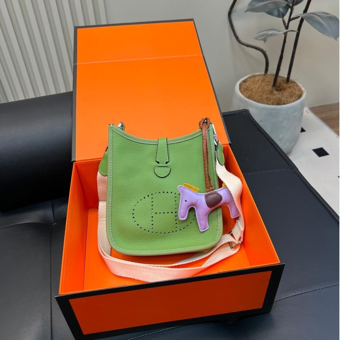 Hermès Evelyne Mini Crossbody in Clemence Calfskin – 20cm
