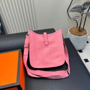 Hermès Evelyne 25 Crossbody Bag in Clemence Leather – Sakura Pink