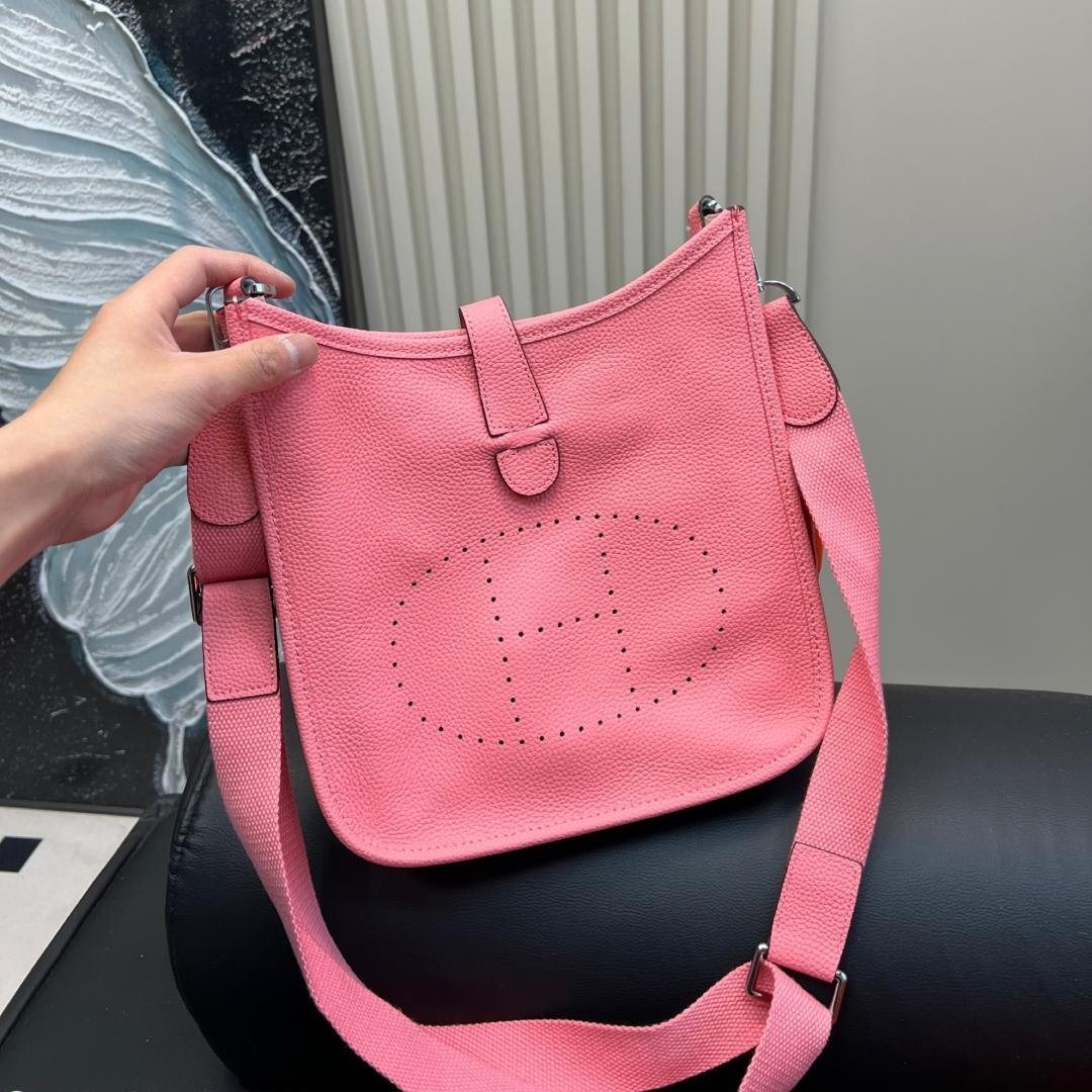 Hermès Evelyne 25 Crossbody Bag in Clemence Leather – Sakura Pink - 图片 2