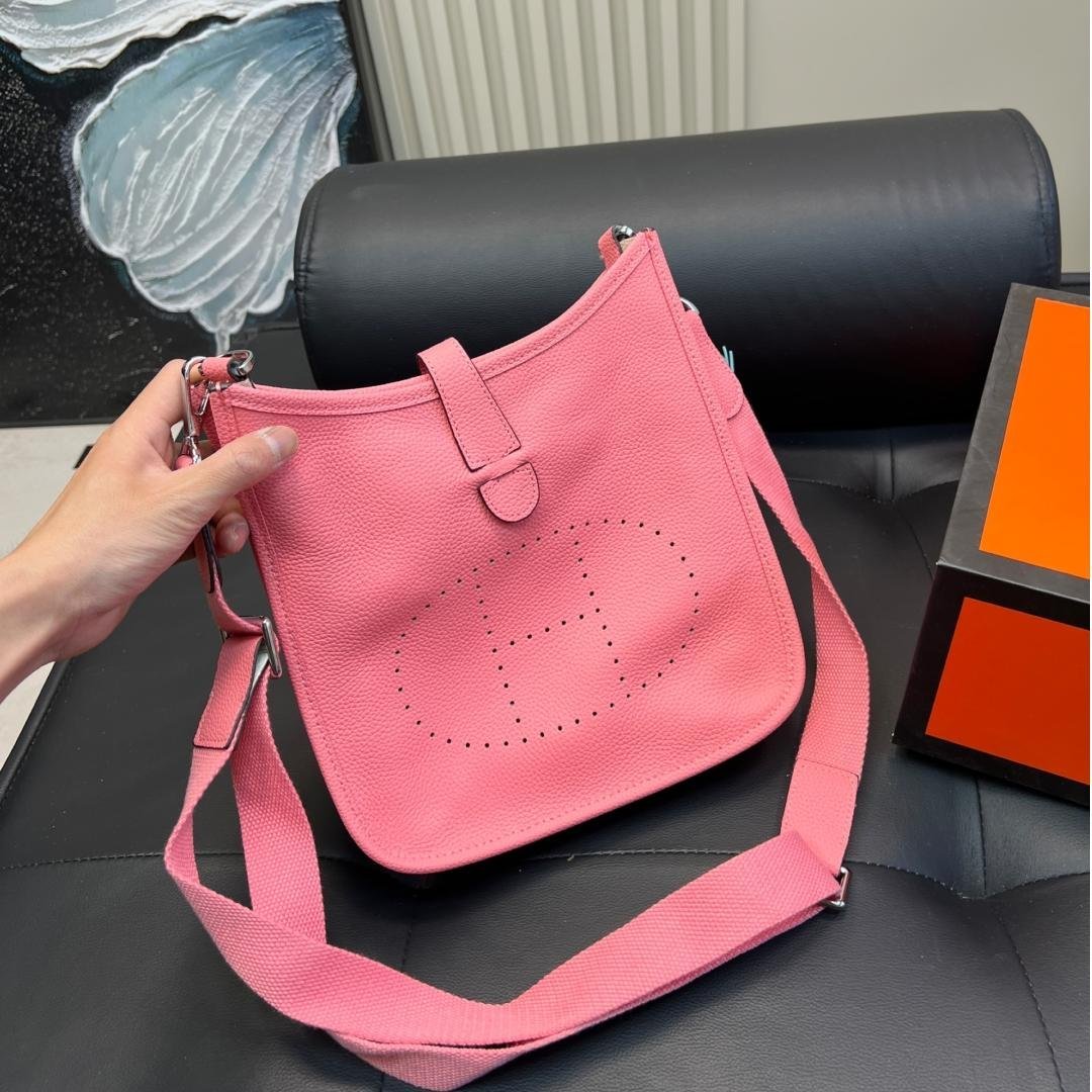 Hermès Evelyne 25 Crossbody Bag in Clemence Leather – Sakura Pink - 图片 4