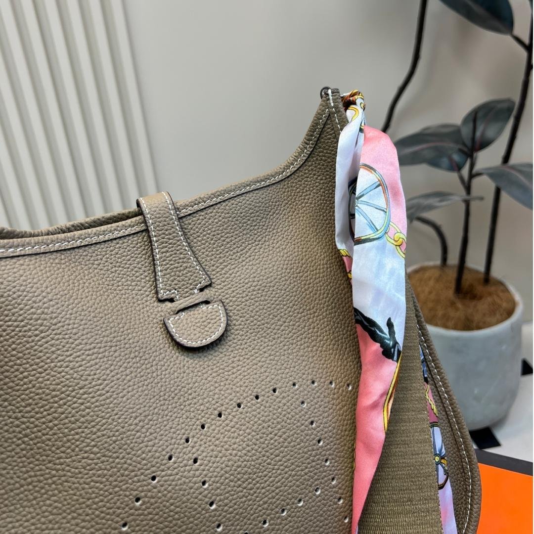Evelyne 29 III in Taurillon Clemence Leather – Casual Elegance with French Heritage Spirit - 图片 7