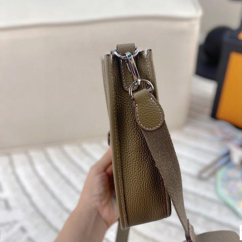 Evelyne TPM 18 in Taurillon Clemence Leather – Mini Crossbody with Iconic Ease - 图片 3